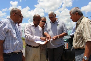 agriculture-ministe-noel-holder-with-the-team-during-discussions-about-the-diversification-plan