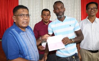 Sugar workers benefit from gov’t’s one-off $100,000 cash grant in time for Christmas