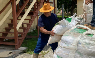 Kwakwani farmers receive fertilisers