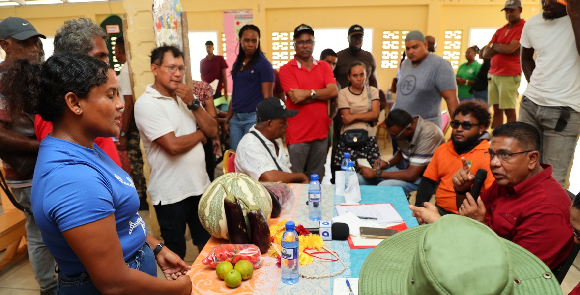 Min. Mustapha engages Laluni farmers on agricultural expansion and diversification